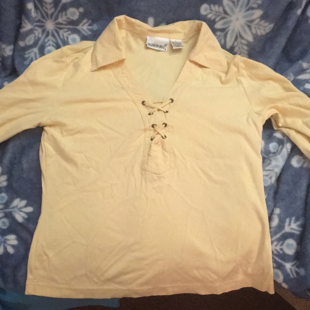 Yellow collared quarter sleeves shirt.